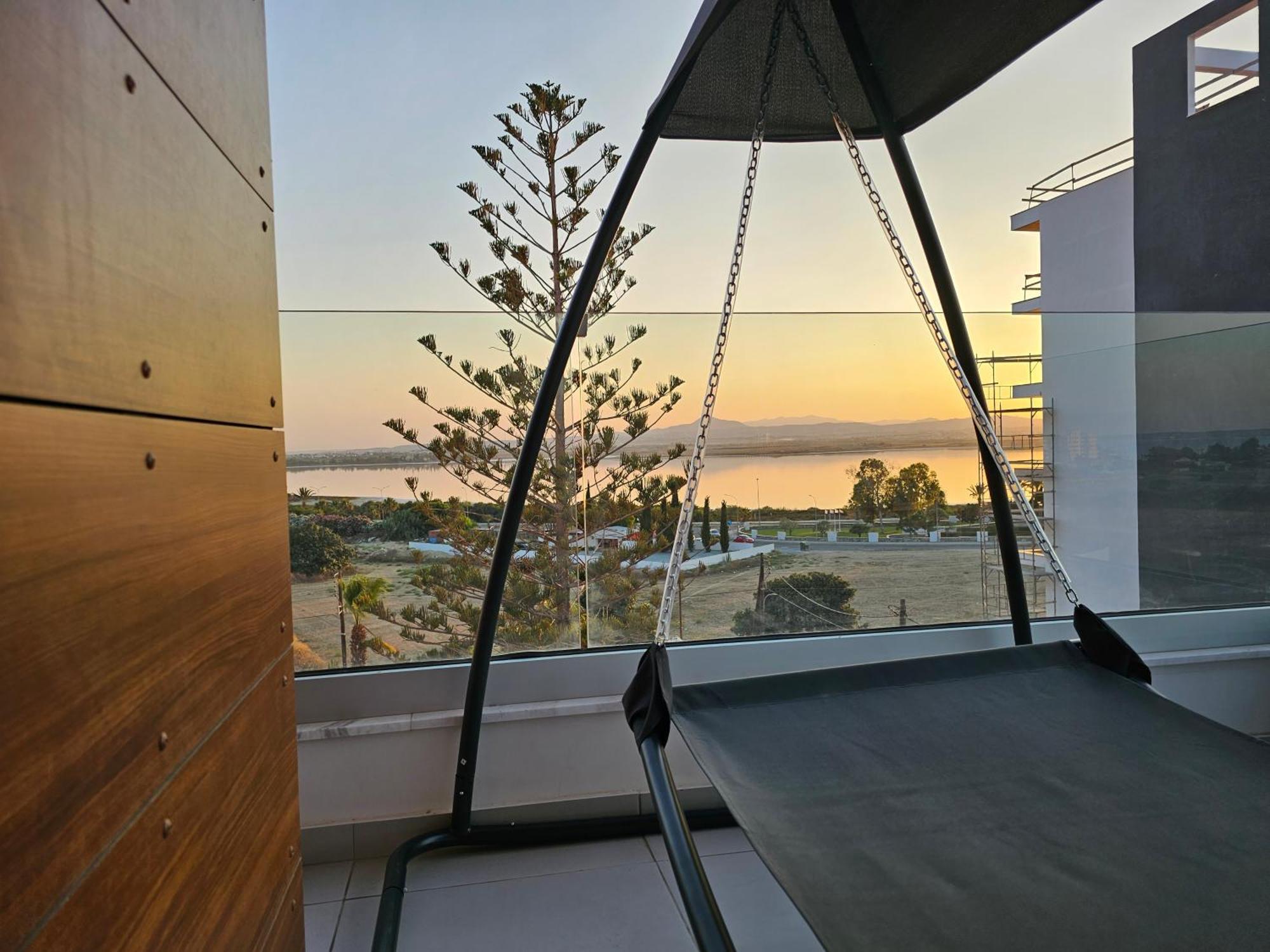 Majestic Sunset Salt Lake Views 300M From Beach ลาร์นาคา ภายนอก รูปภาพ